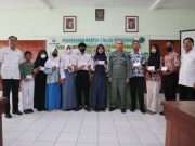 Perhutani Randublatung Serahkan Puluhan Juta Beasiswa Prestasi bagi Anak Karyawan