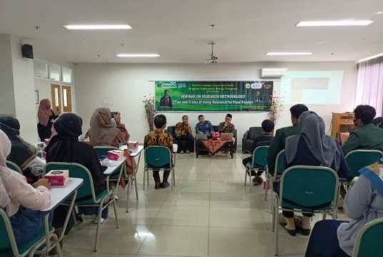 PBI Unissula Seminarkan Cara Mudah Menulis Skripsi