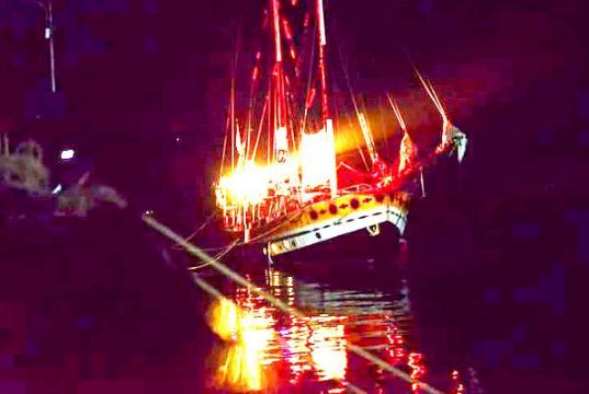 Arka Kinari Menggelar Konser Musik Spektakuler di Atas Kapal