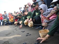 Bupati Kebumen Lepas Tukik dan Sebar Ikan di Hari Lingkungan Hidup