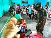 Babinsa di Wonogiri Bantu Sweeping Imunisasi
