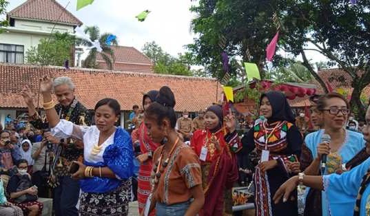 Buka “BSF 2022”, Ganjar Pranowo Menyanyi “Gemu Fa Mi Re” Bareng Pelajar dari 10 Provinsi Borobudur Student Festival