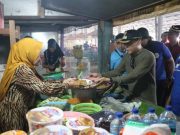 Pj. Bupati Jepara Ajak Larisi Warung Pedagang Kaki Lima
