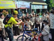 Siswa SD Negeri 5 Kota Magelang Terima Sepeda dari Komunitas B2W Magelang Hari Sepeda Sedunia