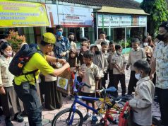 Siswa SD Negeri 5 Kota Magelang Terima Sepeda dari Komunitas B2W Magelang Hari Sepeda Sedunia