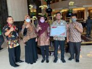 Pemkab Demak Terima Penghargaan Outstanding Achievement dari KemenPAN RB