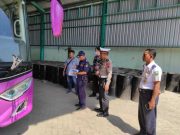 Antisipasi Angkutan Haji Rusak di Jalan, Petugas Gabungan di Blora Lakukan Ramp Check Bus