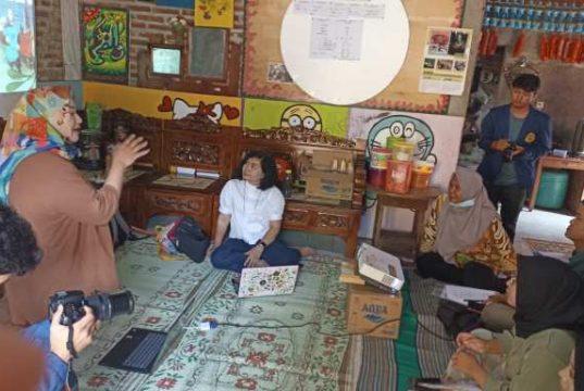 Tim PkM USM Beri Pelatihan Public Speaking bagi Pokdarwis Desa Wisata Wonolopo