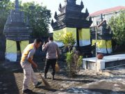 Bakti Religi Polres Klaten, Bersih-Bersih Tempat Ibadah dan Bagikan Bantuan Sosial
