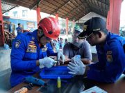 Tugas Lain Petugas Pemadam Kebakaran, Bantu Melepas Cincin Akik Warga pemadam kebakaran