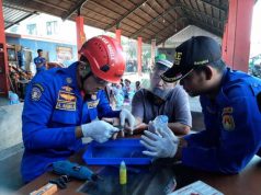 Tugas Lain Petugas Pemadam Kebakaran, Bantu Melepas Cincin Akik Warga pemadam kebakaran