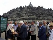 Naik ke Candi Borobudur, Presiden Republik Federal Jerman Bawa Pulang Sandal Upanat Presiden Republik Federal Jerman