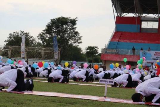 Terima SK PPPK, Ribuan Guru di Brebes Sujud Syukur