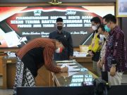 Ganjar Serahkan Bantuan Keuangan ke Sembilan Parpol