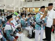 Lepas Jamaah Haji, Ganjar Terharu Kisah Penjual Pecel asal Pati