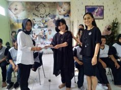 Ibu-ibu USM Kunjungi Wisma Kasih Bunda , Anne Avantie: Anak Akan Berhasil jika Berbakti kepada Orang Tua