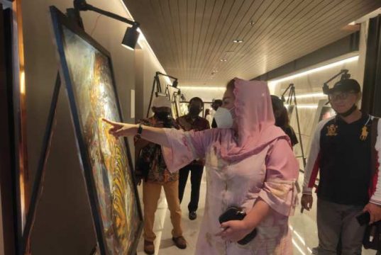 Pameran Lukisan Kelompok 5 Rupa ‘Journey 2’ di Hotel Aruss, Mbak Ita: Inspirasi Kebangkitan Seniman