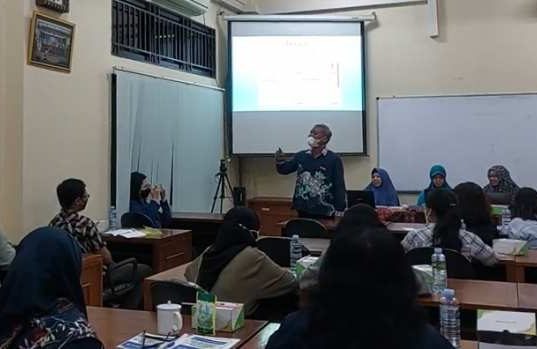 Tim PkM FE USM Beri Pelatihan Pembukuan Sederhana bagi Pelaku Usaha Mikro