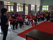 Tim PkM Dosen MKU USM Beri Pelatihan Menjaga Kesehatan Lutut pada Lansia