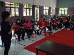Tim PkM Dosen MKU USM Beri Pelatihan Menjaga Kesehatan Lutut pada Lansia