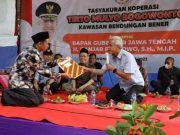 Ganjar Serahkan SK Koperasi Tirto Mulyo Bogowonto