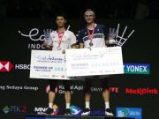 Axelsen Bawa Pulang Sepasang Gelar