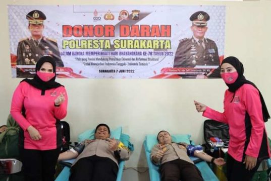 Diikuti Ratusan Peserta, Sambut Hari Bhayangkara ke 76; Polresta Surakarta Gelar Donor Darah