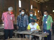 Perajin Relief di Desa Senenan Mulai Gunakan PLTS Atap
