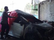 Seorang Suami Bakar Mobil Milik Lelaki yang Diduga Selingkuh dengan Istrinya
