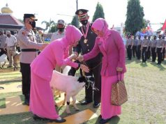 Kapolres Hadiahi Domba ke Personel yang Purna dan Umroh ke Aipda Fahrudin