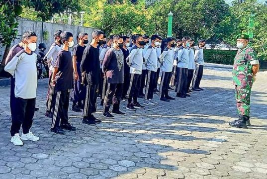 Di Wonogiri, Santri Berlatih PBB dan Ambalan Pramuka Dilantik