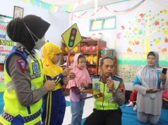 Polsanak Pahamkan Anak di Mirit Agar Kenakan Helm Saat Naik Motor