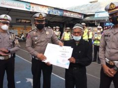 Suka Bantu Atur Lalu-lintas, Tukang Becak Peroleh Penghargaan Sat Lantas
