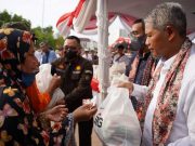 5.000 Paket Sembako Murah dari SIG Habis Terjual pada Pasar Murah dan Bazar UMKM BUMN di Rembang