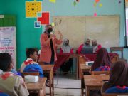 IIK Semen Gresik Gelar Goes To School ke Sekolah Negeri di Rembang dengan Kelas Inspirasi dan Beri Bantuan Peralatan