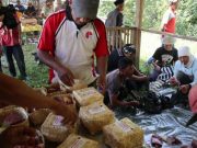OJK dan Forkom IJK Gandeng LAZiS Salurkan Kurban di Daerah Pelosok