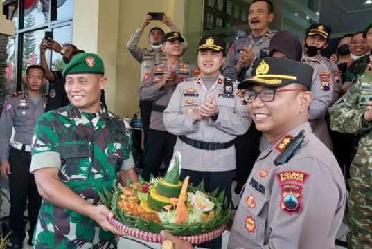 Dandim 0705 Bersama Danyon Armed Kunjungi Polres Magelang Secara Mendadak