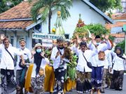 Gunungan dari 64 Punden dan Belik se Kudus Dikirab ke Masjid Menara Sunan Kudus