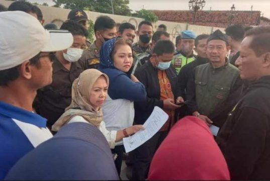 DPRD Kota Tegal Persilakan PKL Gelar Dagangan Kembali