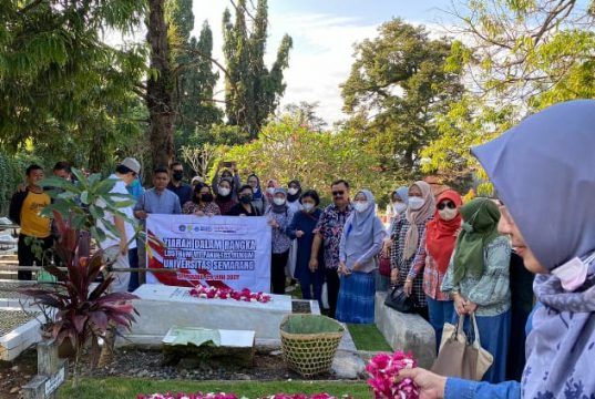 Lustrum Ke-7, Dosen FH USM Ziarah ke Makam Perintis Fakultas Hukum