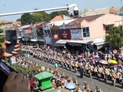 Masyarakat Demak Sambut Iring-iringan Prajurit Patangpuluhan