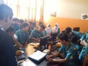 Tim PkM Teknik Elektro USM Gelar Pelatihan Pembuatan Lilin Air