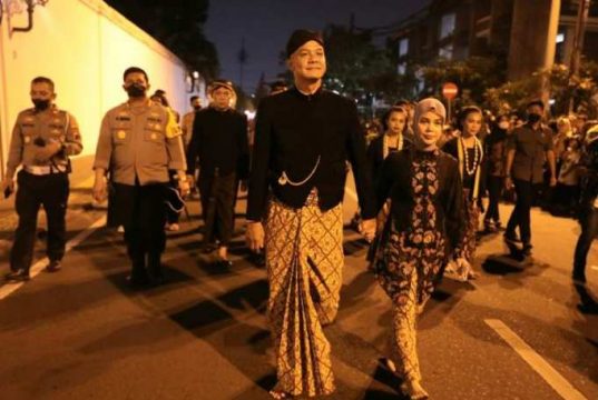 Gubernur Ikuti Kirab Pusaka Dalem Mangkunegaran