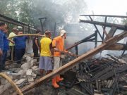 Rumah Kayu Seorang Kadus di Penawangan Terbakar