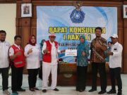 PKK, SIBAT dan Masyarakat Banjarsari Surakarta Serahkan Donasi Kemanusiaan ke PMI