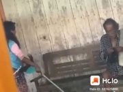 Perempuan Remaja Pukul dan Paksa Kakek untuk Mengemis, Viral di Medsos