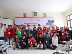 35 Sukarelawan PMI Berlatih Pertolongan Pertama Berbasis Masyarakat Ketua PMI Kebumen Sabar Irianto bersama para sukarelawan pada pelatihan pertolongan pertama di Aula PMI Jalan Srung BInang, Kamis 11/8.(Foto:SB/Humas PMI)