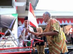 Merdeka, Ratusan Penarik Becak di Pacitan Dapat Sembako dan Bendera