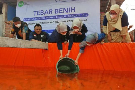 PT Paragon Technology & Innovation Gandeng IZI Jateng Resmikan Kampung Mandiri Pangan