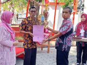Trofi Juara Lomba Karnaval Go Nyawiji Wonogiri Diserahkan